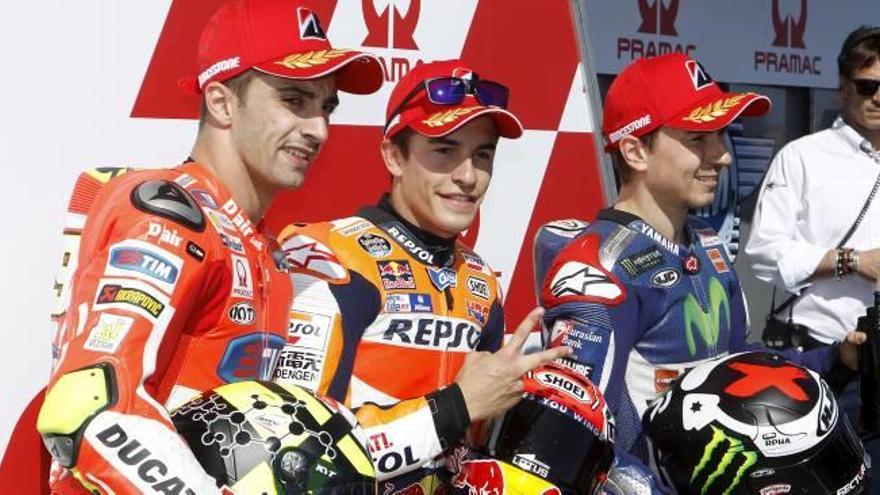 Iannone, Márquez y Lorenzo, ayer poco antes de subir al podio.