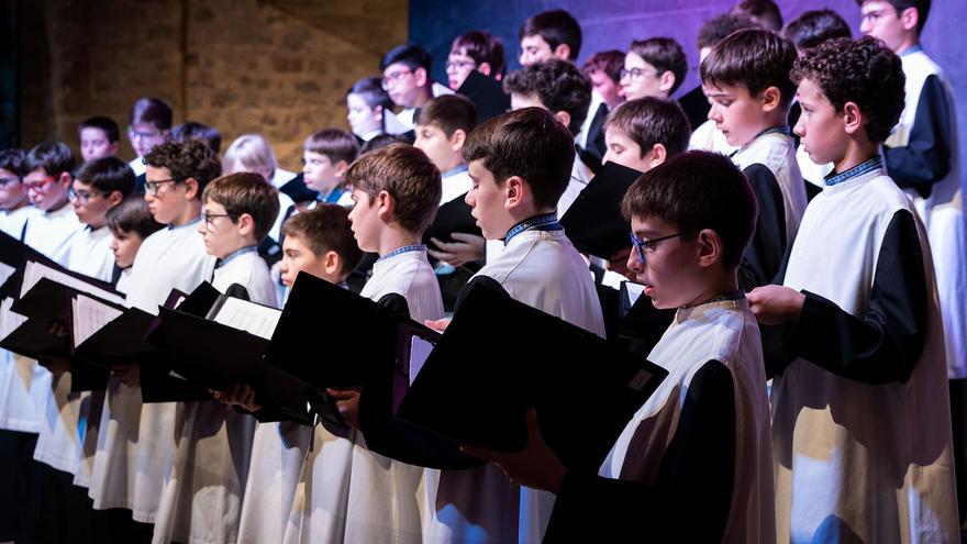 L&#039;Escolania de Montserrat captiva el Monestir de Sant Llorenç