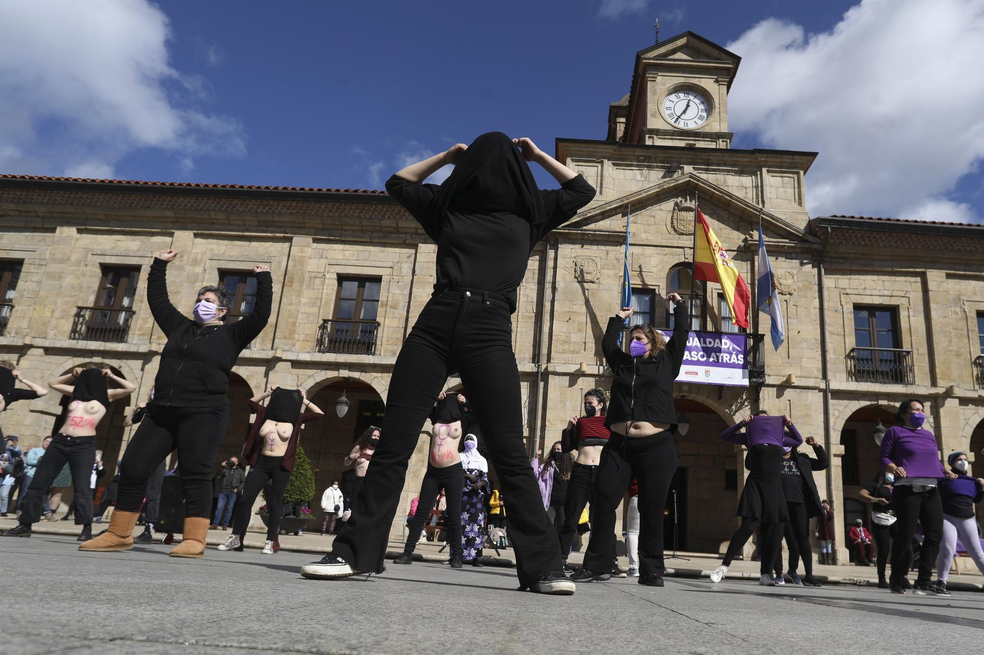 EN IMÁGENES: Así se vivió el Día de la Mujer (8M) en Avilés