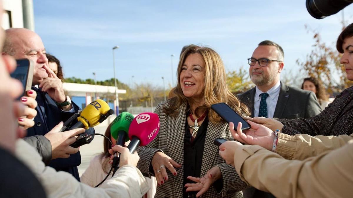 La consejera de Desarrollo Educativo y FP, María del Carmen Castillo, en una visita ayer a Antequera.