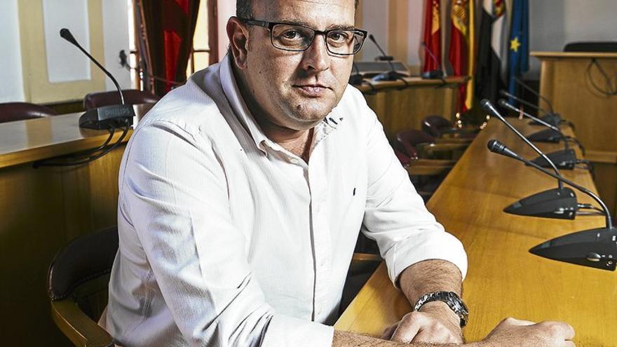 Antonio Rodríguez Osuna, alcalde de Mérida: &quot;Quizás el error haya sido la manera de plantear el acuerdo a IU o los tiempos&quot;