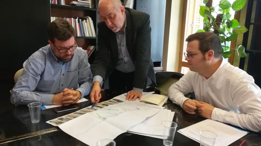 El alcalde de Marratxí comenta los detalles del proyecto con el alcalde de Palma