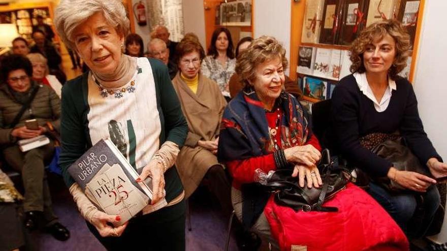 Pilar Urbano, ayer, en la librería Cervantes de Oviedo.