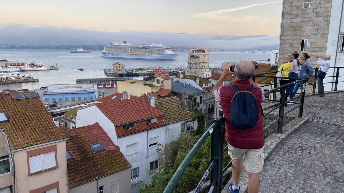 Arribada histórica en Vigo cinco cruceros conciden por primera vez en el puerto