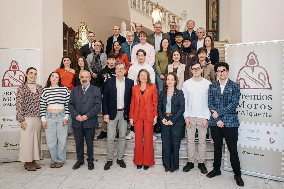 Fotografía de grupo presidida por la alcaldesa de Castelló, Begoña Carrasco.