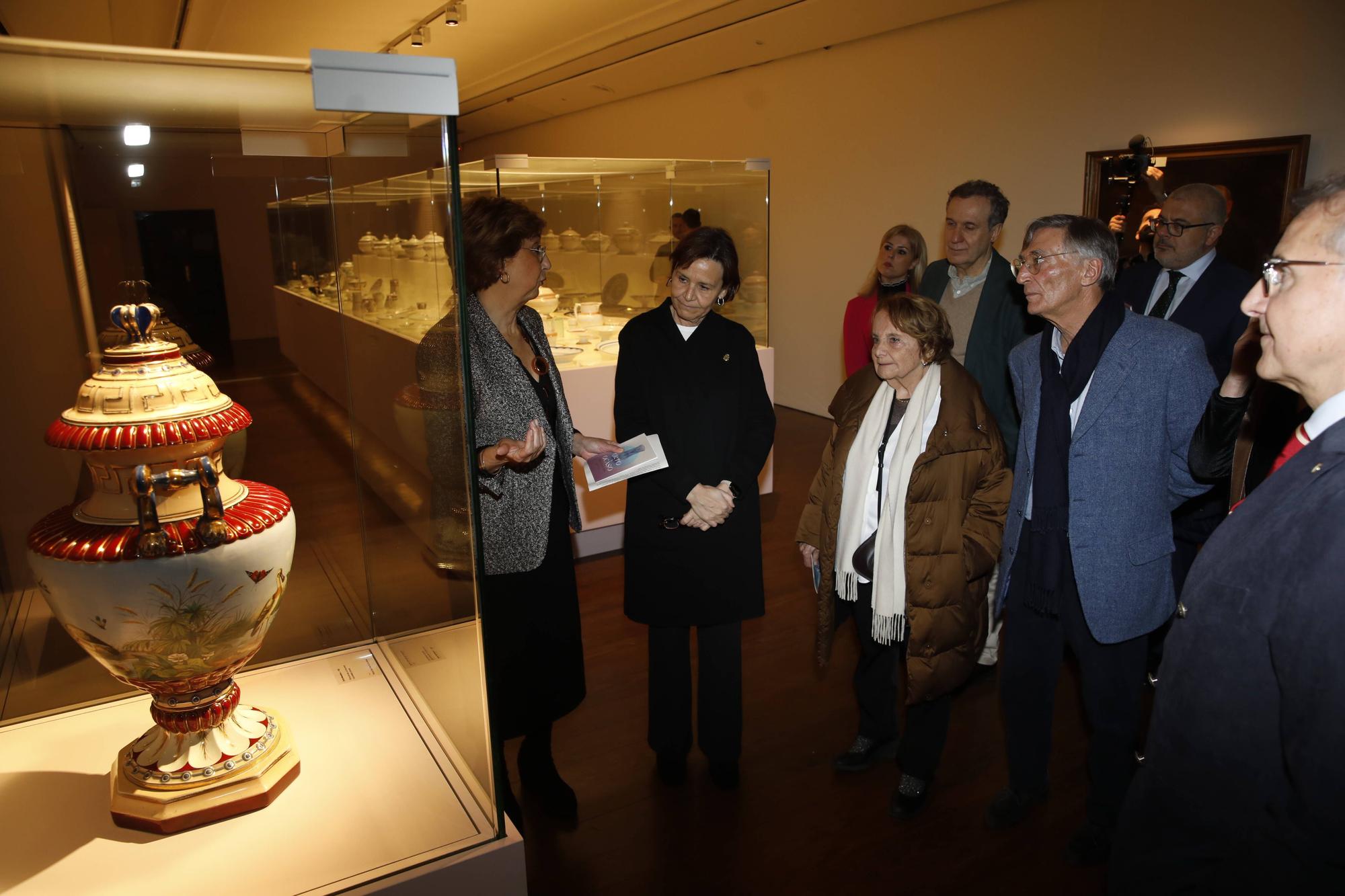 Inauguración de la exposición "Orto y Ocaso. Vidrio y loza en Gijón, siglos XVIII y XX" en el Palacio de Revillagigedo