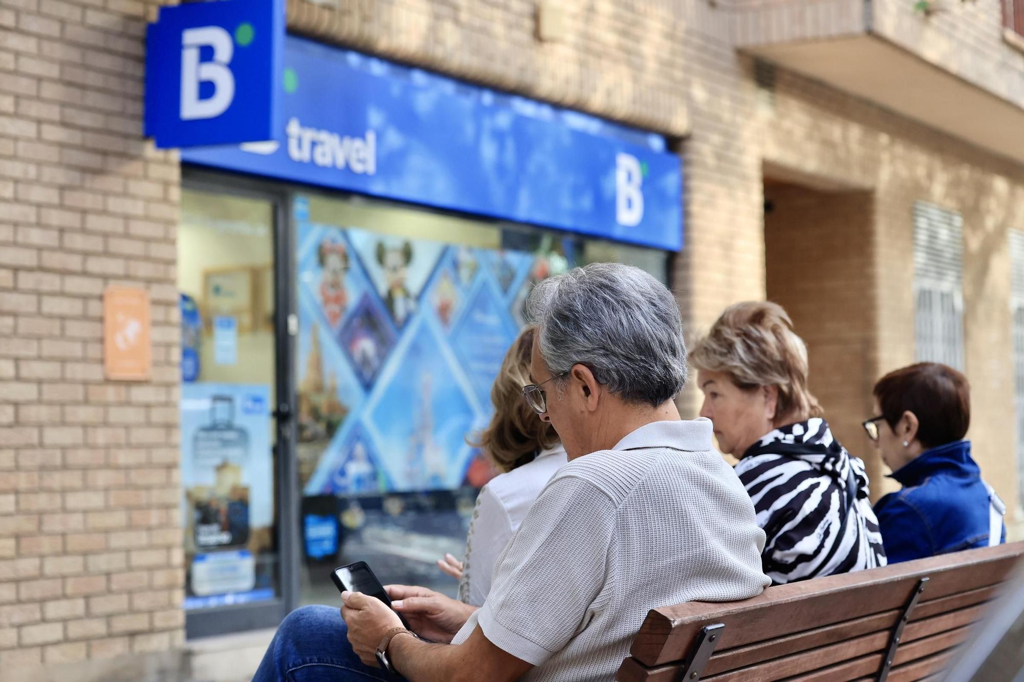 Alud de jubilados en las agencias de Castellón para 'cazar' un viaje del Imserso