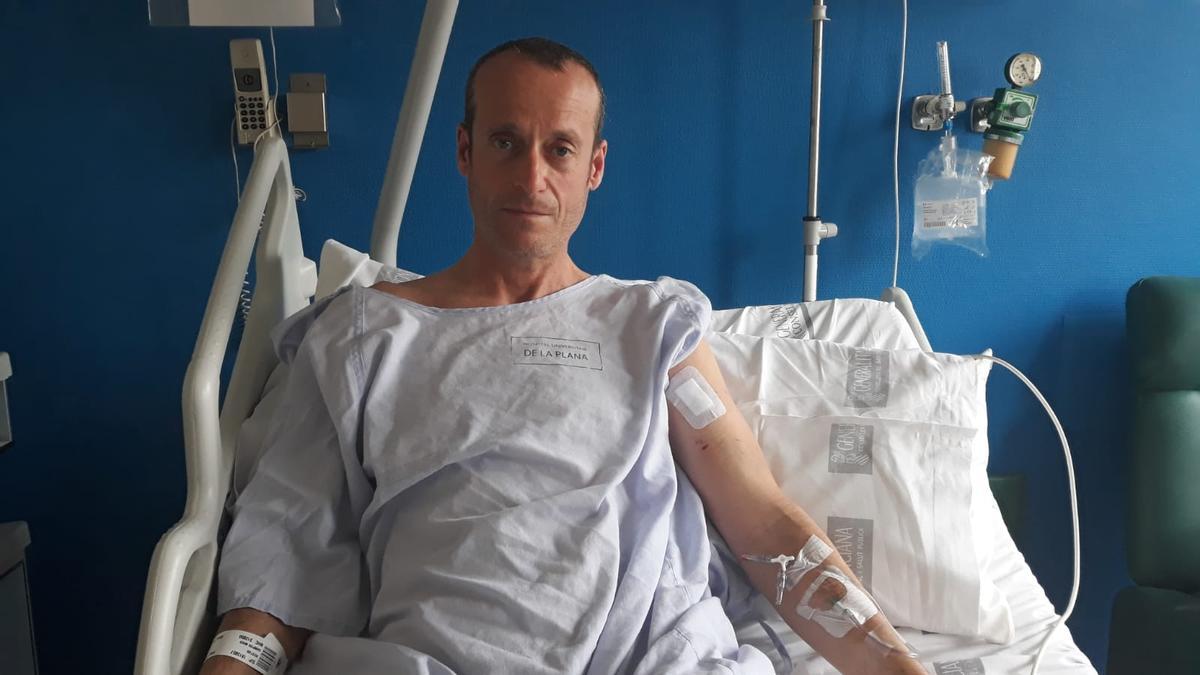 Néstor Campos, durante su estancia en el hospital tras el suceso.