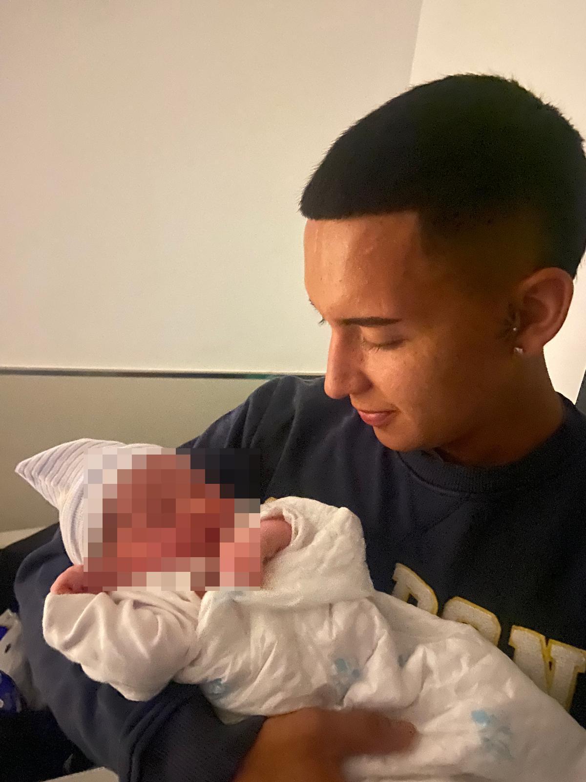 Wollte Vater werden: Taras Freund Nico mit Baby Vega.