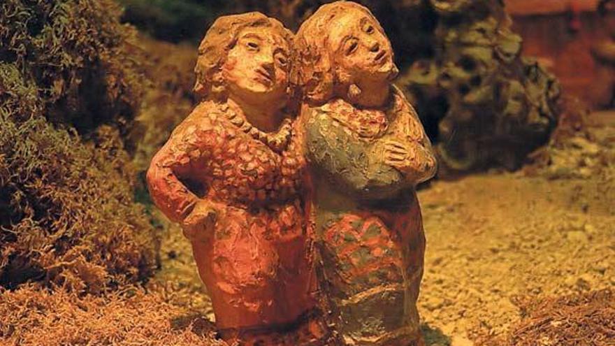 Dos de las figuras que representan a Nonó y A Noalla, las prostitutas de la novela de Blanco Amor.