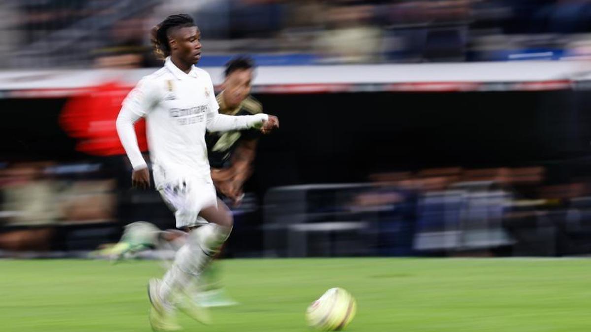 Eduardo Camavinga, en una veloz carrera durante el partido que enfrentó al Real Madrid y al Celta.