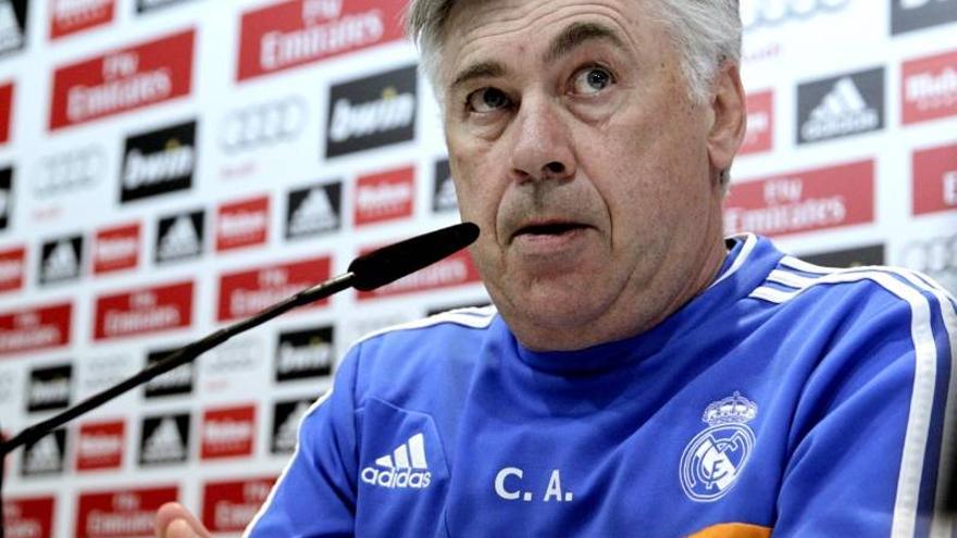 Ancelotti avala las quejas sobre el arbitraje de Undiano en el clásico