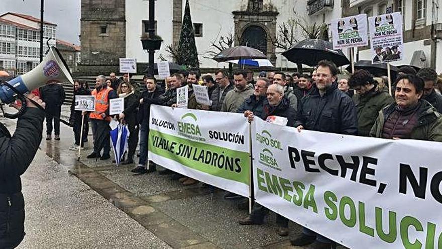 Concentración en defensa de la continuidad del empleo en Emesa, ayer en Betanzos.