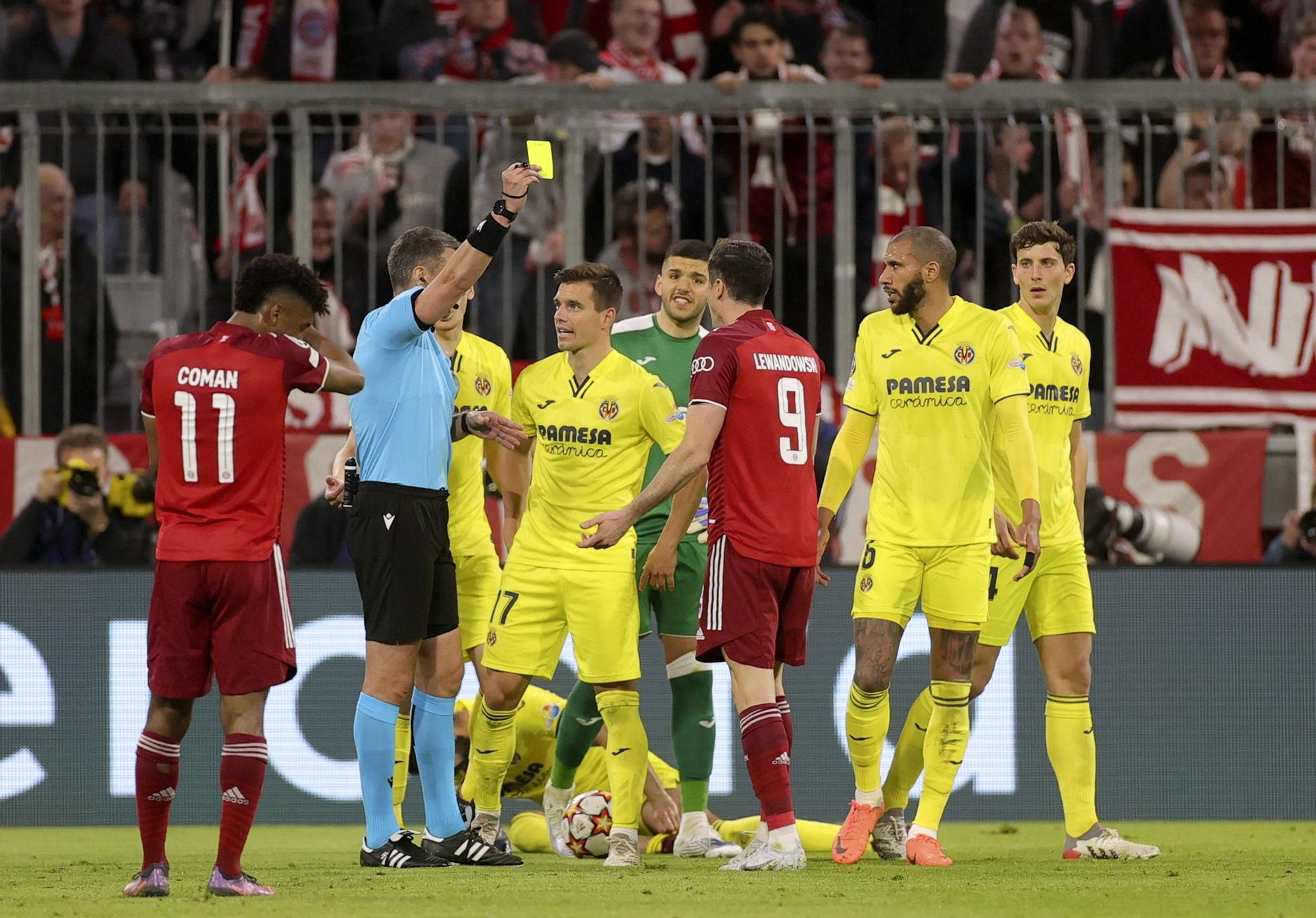 Robert Lewandowski vio la amarilla tras una entrada a Raúl Albiol.