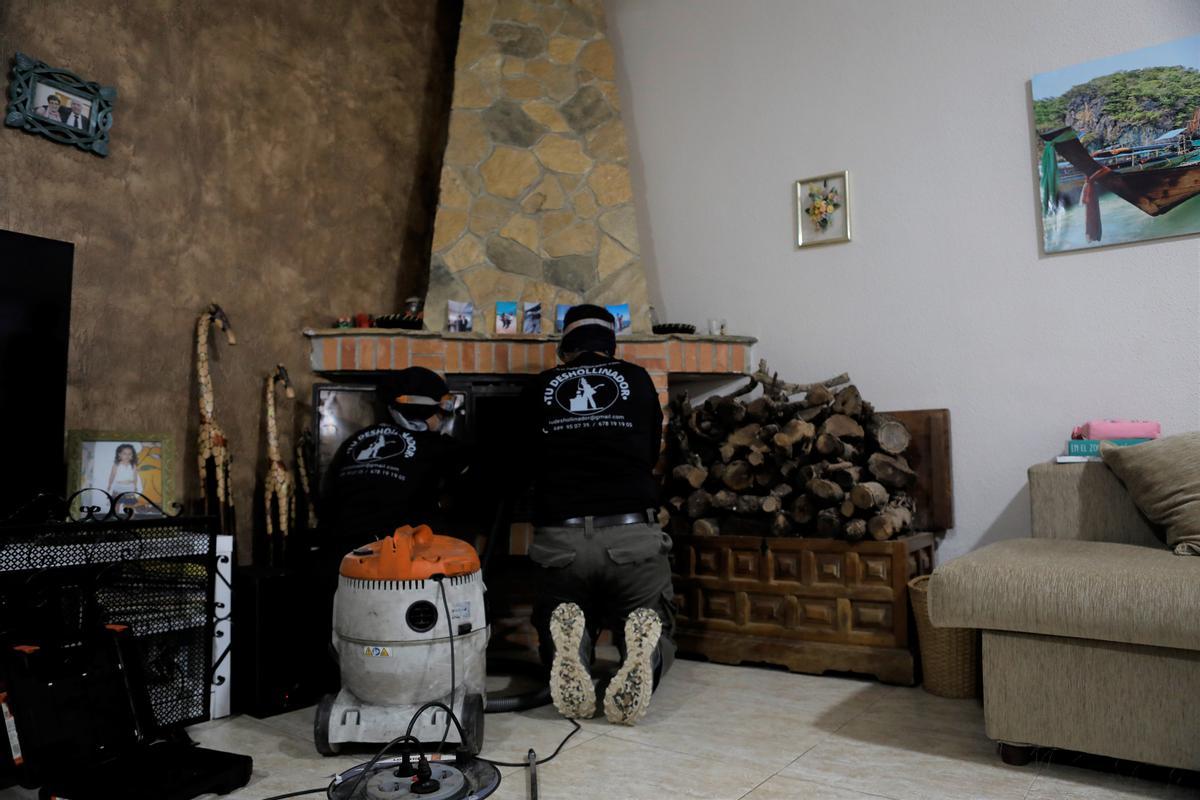 Muchos hogares murcianos van a apostar este invierno por usar la chimenea para calentar las viviendas.