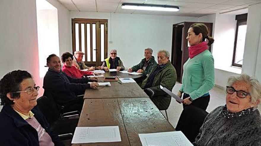 Grupo de asistentes al taller de memoria organizado en Fuente Encalada, en la mañana de ayer.