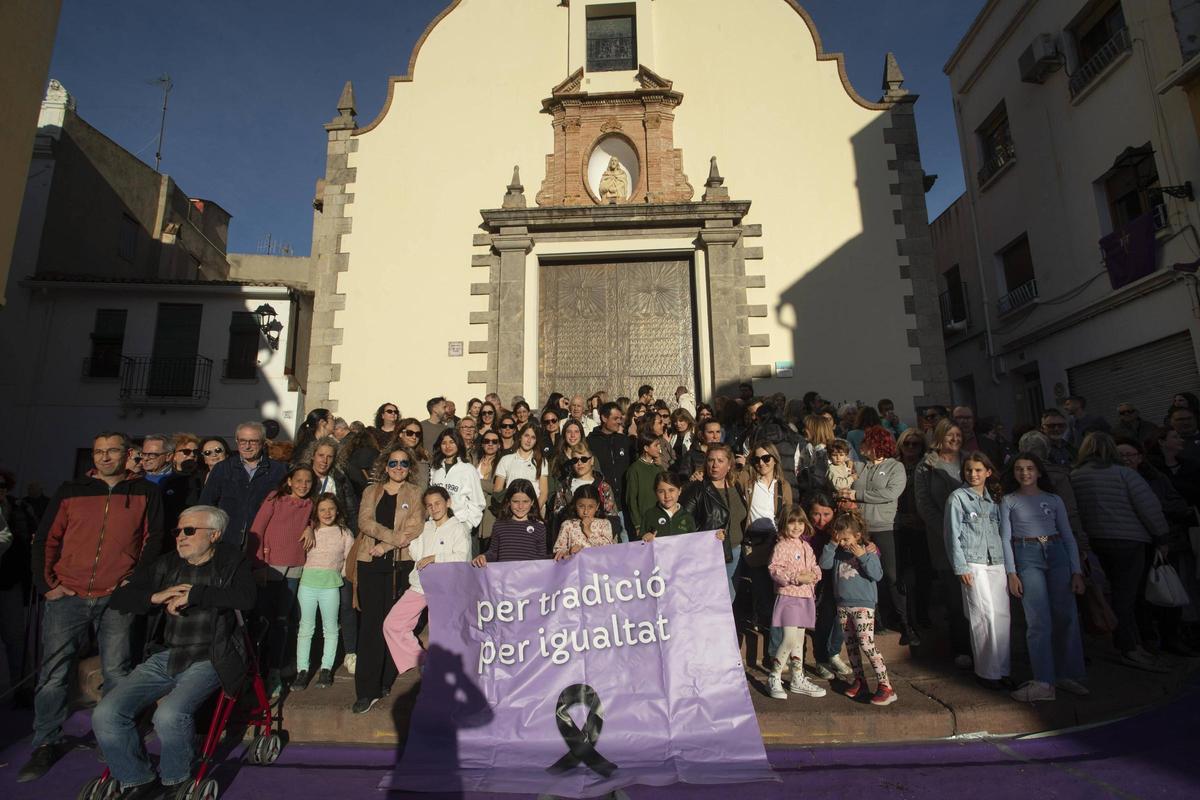 Protesta por la inclusión de las mujeres en la cofradía en 2025.