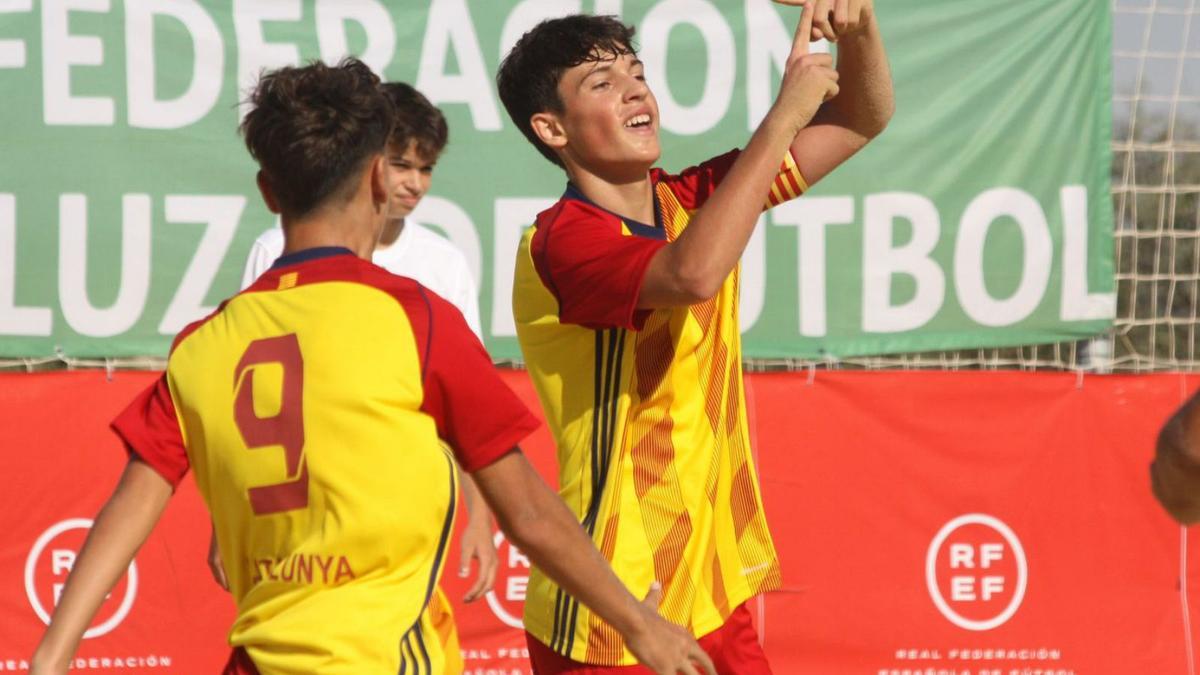 El capità Ian González celebrant el 3-0 contra Andalusia | FCF