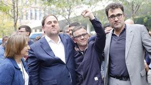 Carme Forcadell, Oriol Junqueras, Josep Maria Jové y Lluís Salvadó, a las puertas de la Ciutat de la Justícia, en septiembre.