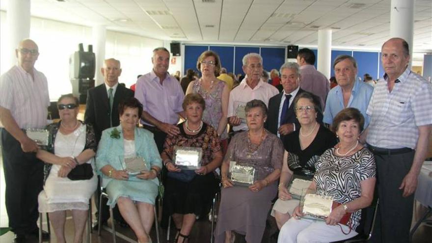 Homenajean en Navalmoral a ocho parejas que cumplen las bodas de oro