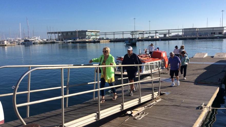 Empiezan a desembarcar en botes en Dénia los primeros cruceristas