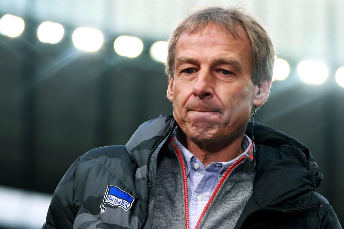 Berlin (Germany).- (FILE) - Hertha’s head coach Juergen Klinsmann reacts during the German Bundesliga soccer match between Hertha BSC and Borussia Dortmund in Berlin, Germany, 30 November 2019 (re-issued 11 February 2020). Juergen Klinsmann stepped down as coach of German Bundesliga side Hertha BSC after ten weeks in charge, the former German international confirmed on 11 February 2020. *** Local Caption *** 55671990 (Alemania, Rusia) EFE/EPA/HAYOUNG JEON CONDITIONS - ATTENTION: The DFL regulations prohibit any use of photographs as image sequences and/or quasi-video. *** Local Caption *** 55671990