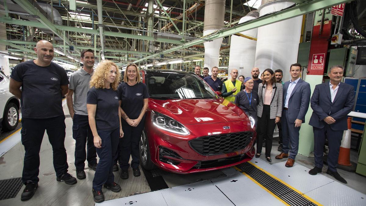 Visita de la anterior ministra de Industria y Comercio, Reyes Maroto a la factoría Ford Almussafes.