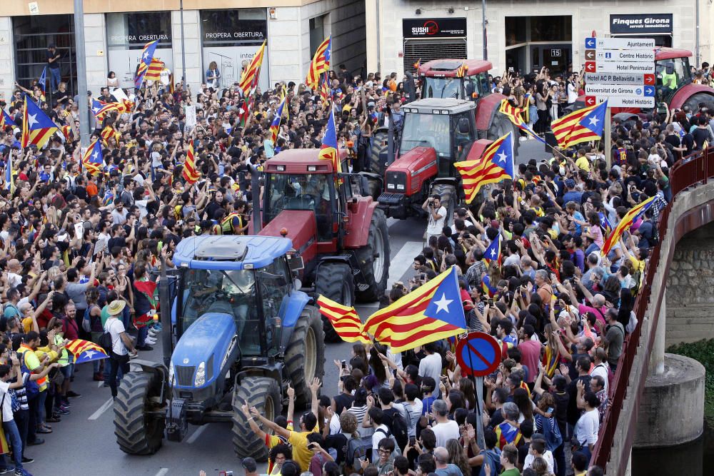 Manifestació històrica a Girona per rebutjar la violència policial l'1-O