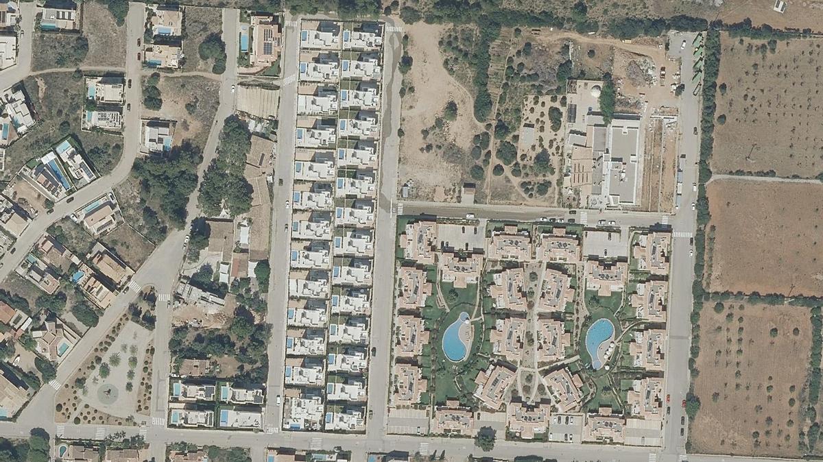 Mapa aéreo de piscinas en la Colònia de Sant Pere. Mapa aéreo de piscinas en la Colònia de Sant Pere.