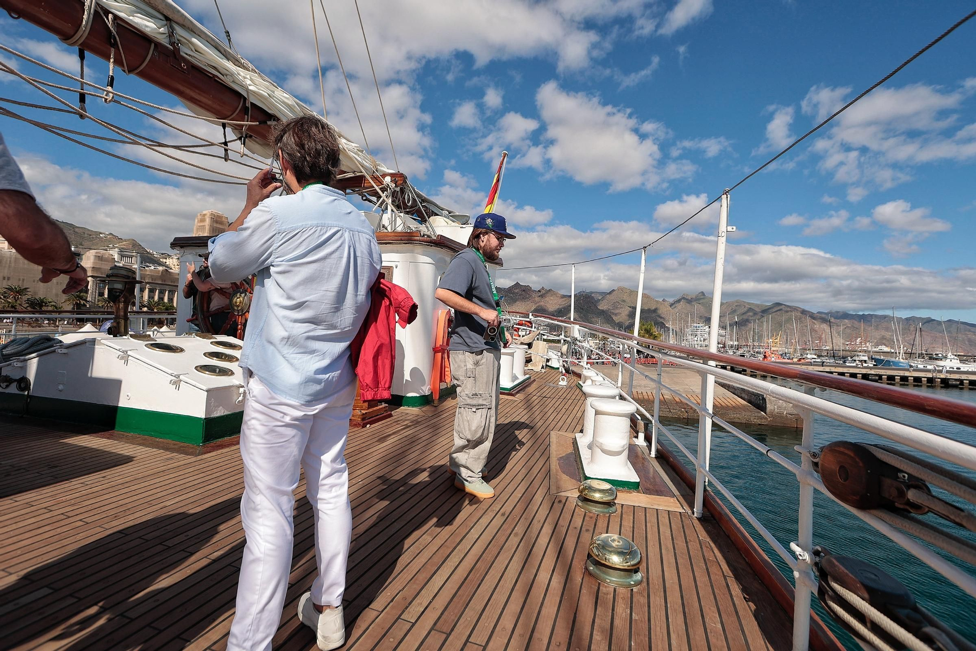 Queues outside the Juan Sebatián Elcano, the ship on which Princess Leonor was trained
