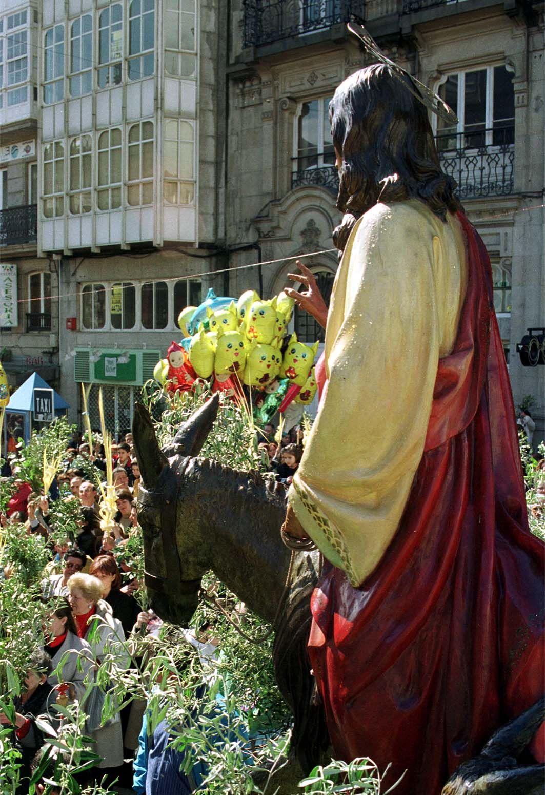 2000 Imagen de la procesión de la Borriquita dentro de la Semana Santa de Vigo Jesús de Arcos (2).jpg
