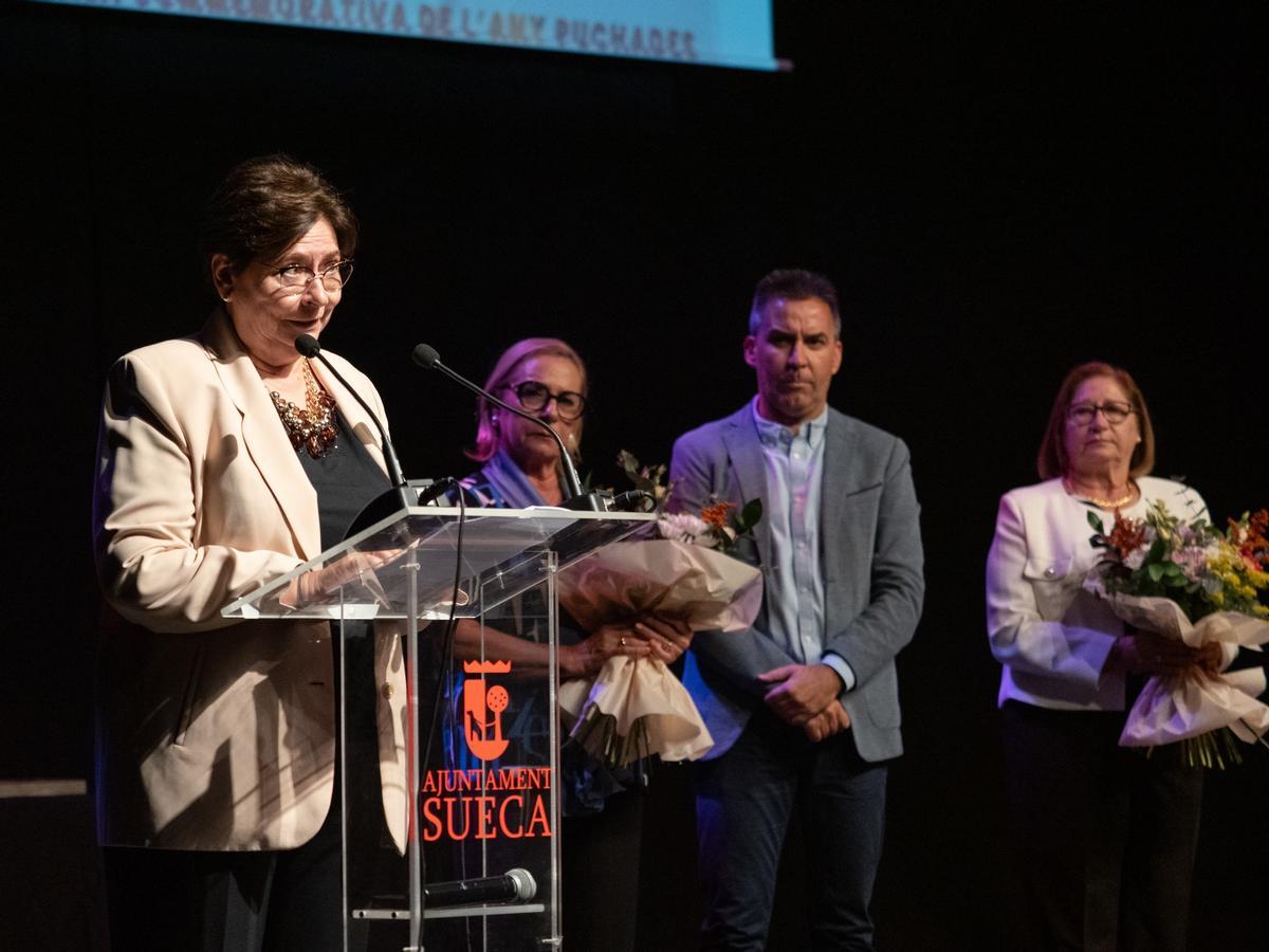 El acto contó con la presencia de las sobrinas del futbolista.