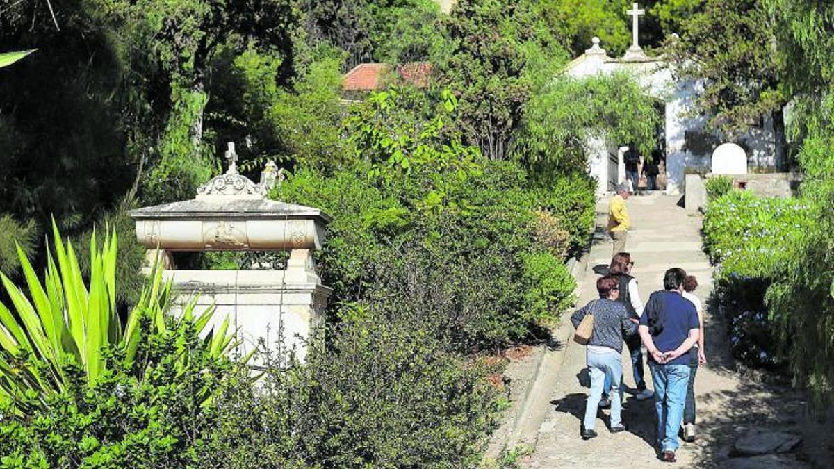 Visitas en el Cementerio Inglés en 2019.