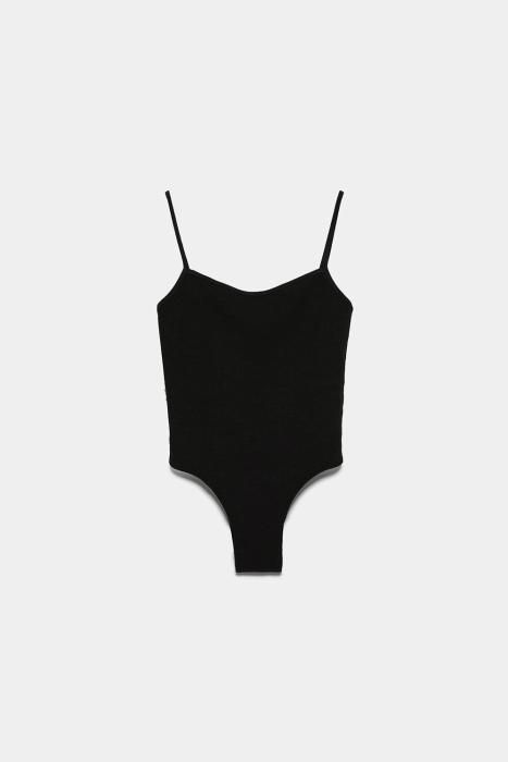 Bañador negro de Zara. (Precio: 22,95 euros)