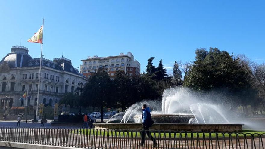 Las fuertes rachas de viento provocan destrozos en toda Asturias