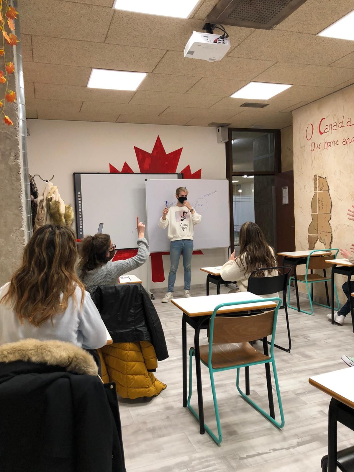 Han desarrollado dos programas orientados hacia el aprendizaje y certificación de conocimientos de la lengua valenciana.