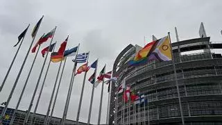 Izan la bandera del progreso en edificios europeos con motivo del Día Internacional contra la Homofobia, la Bifobia y la Transfobia