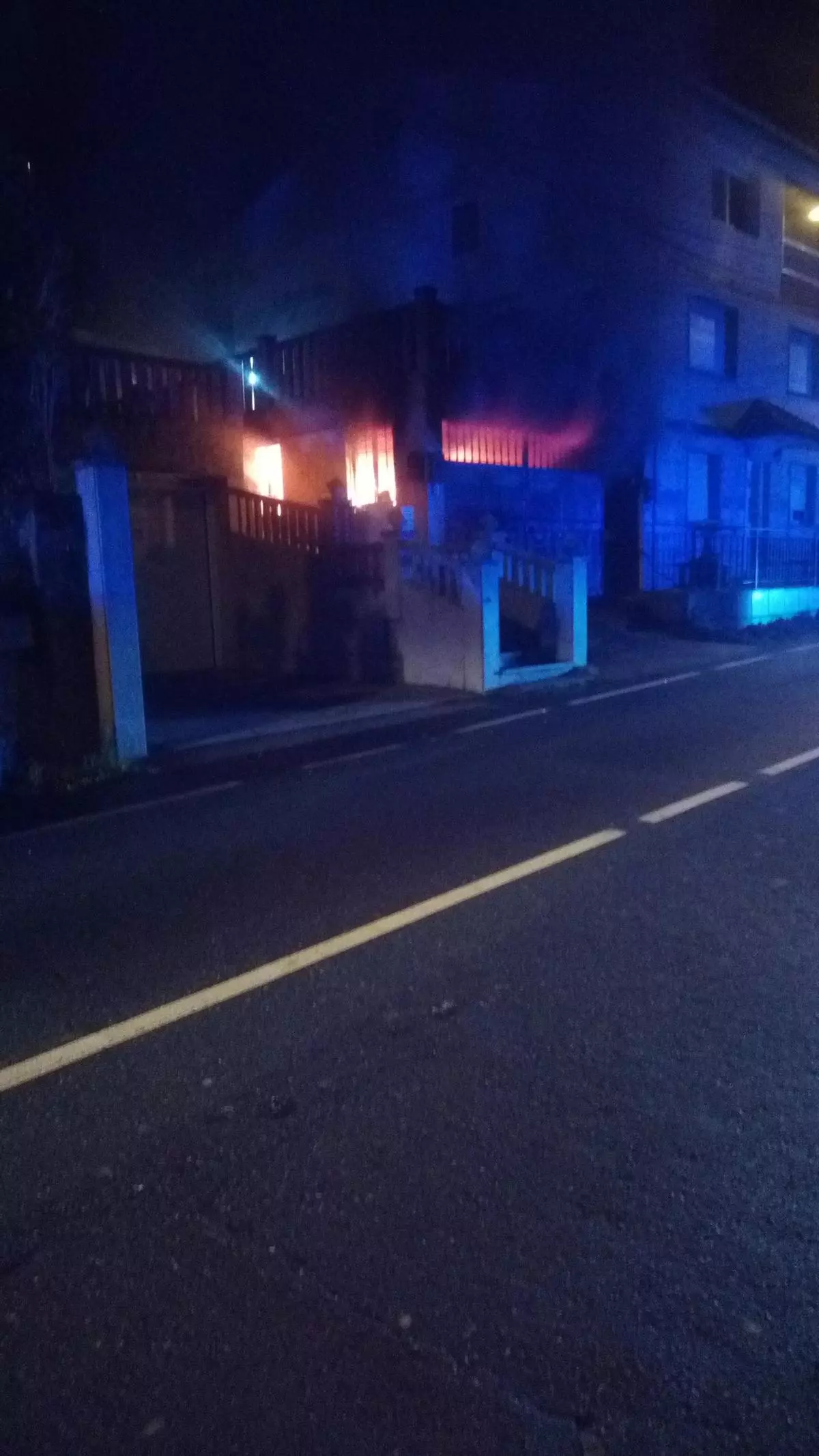 Seis personas rescatadas tras el incendio de un garaje en Cabral