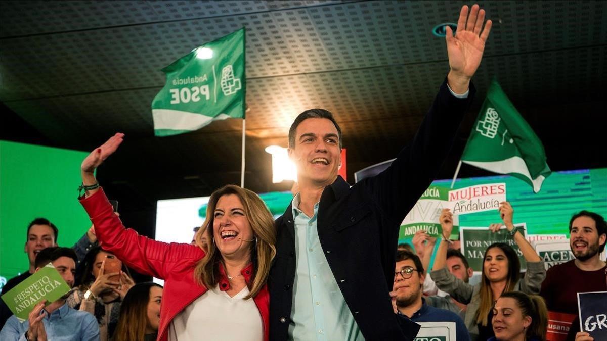Pedro Sánchez y Susana Díaz, en el mitin del PSOE de este martes, en Marbella (Málaga).
