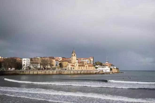 Asturianos en Gijón, un recorrido por el municipio