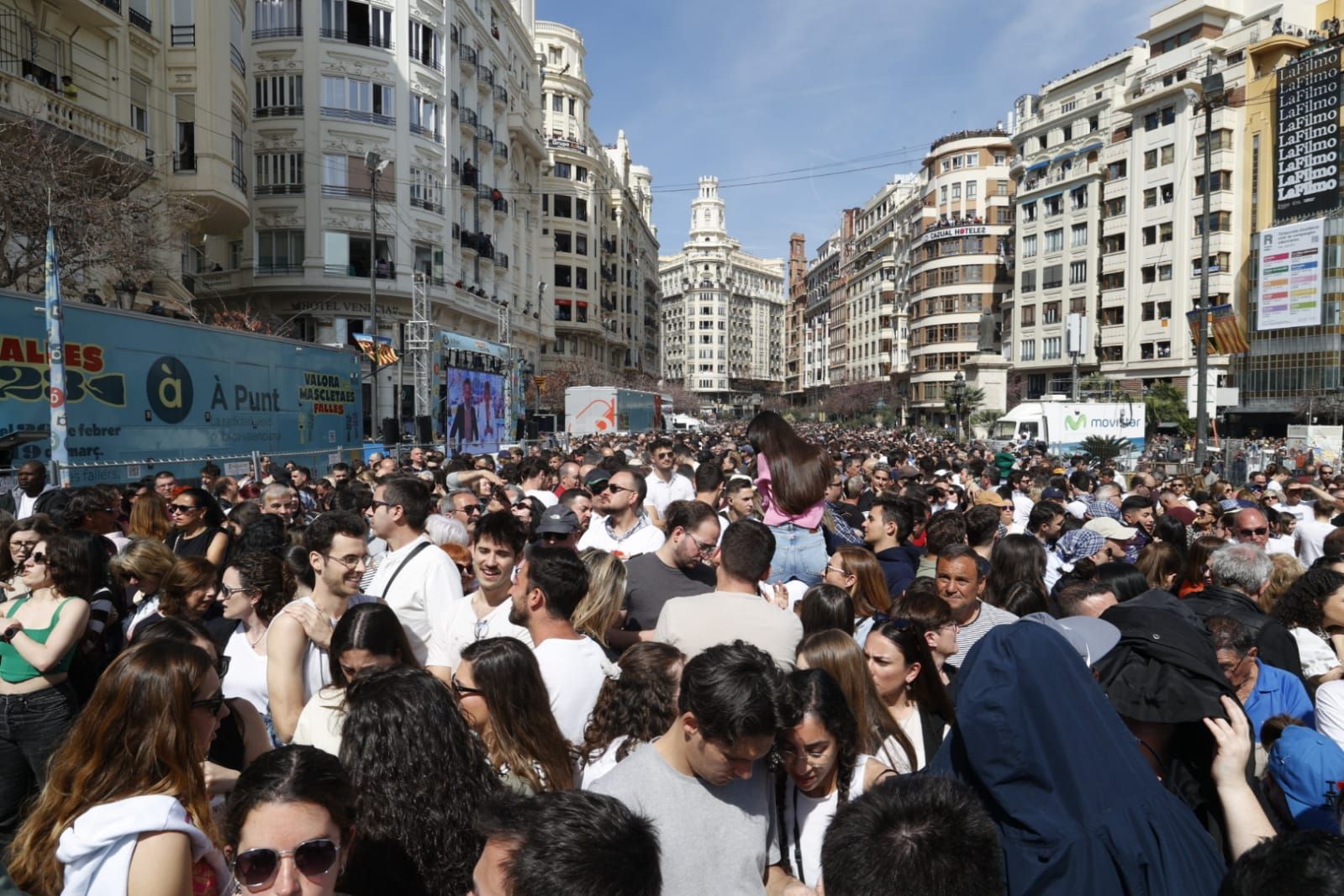 Llenazo en la Mascletà del 17 de marzo