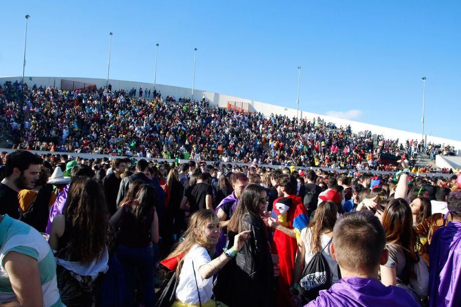 Miles de jóvenes en la fiesta del año