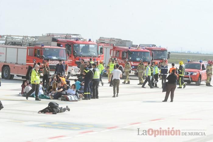 Simulan un accidente aéreo en aeropuerto