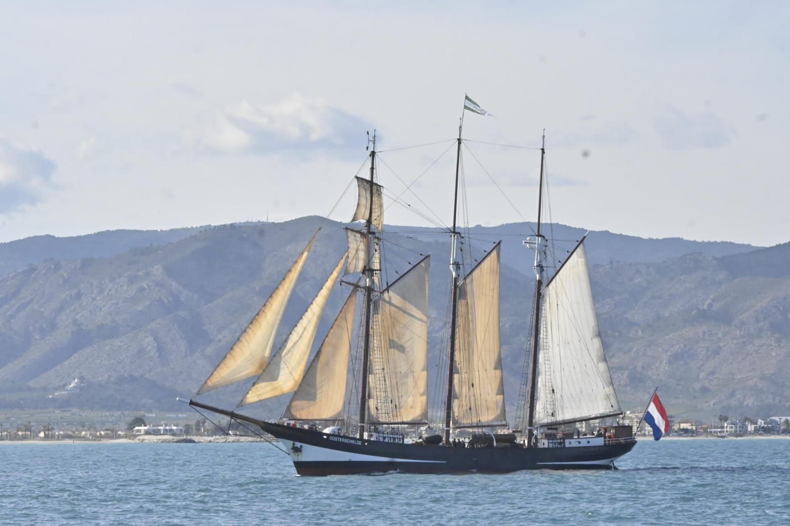 Fotogalería: Los barcos de 'Escala a Castelló' atracan en el Grau