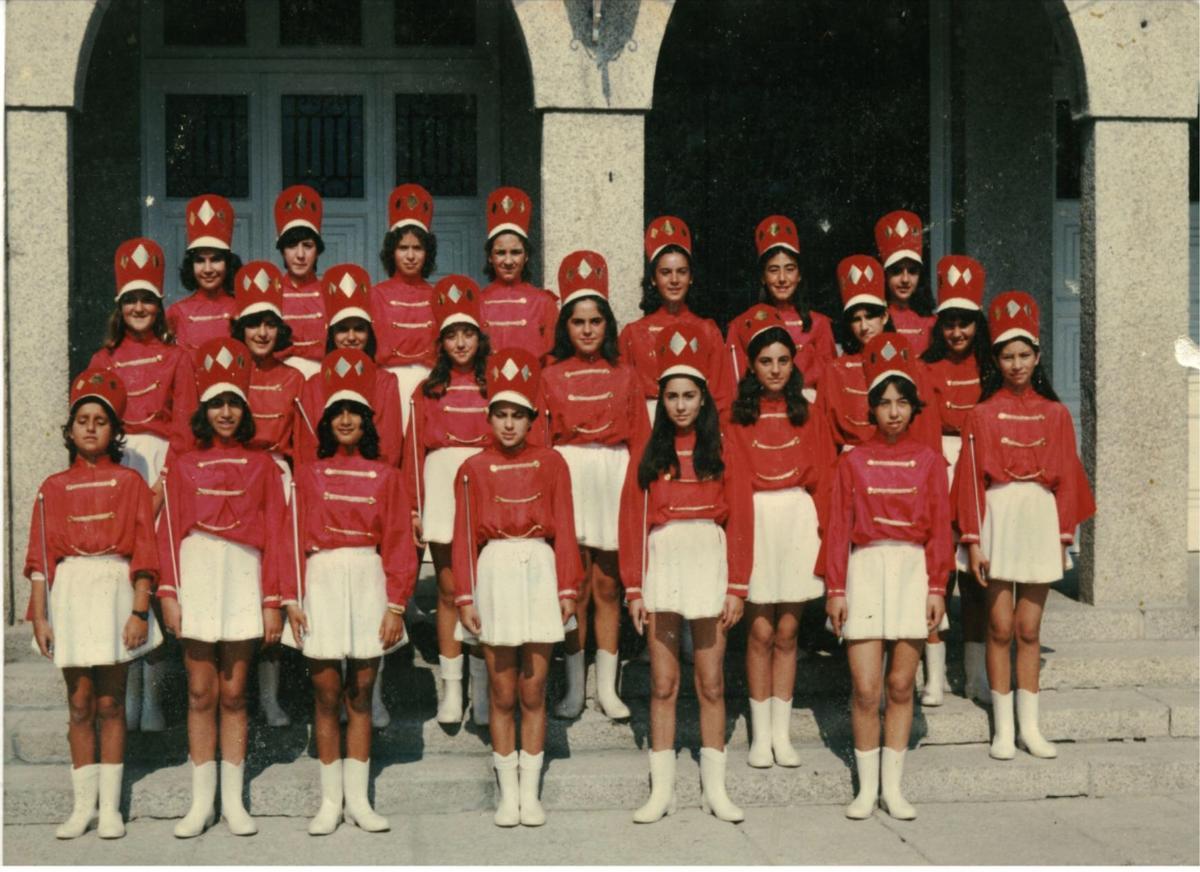 Las majorettes de O Grove a principios de los ochenta.