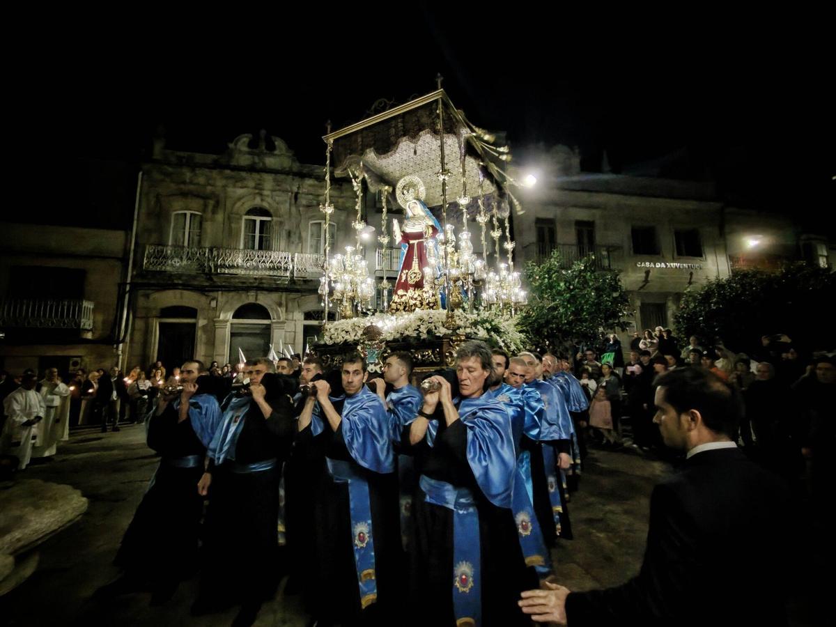 La patrona de Cangas sale en procesión para abrir la Semana Santa