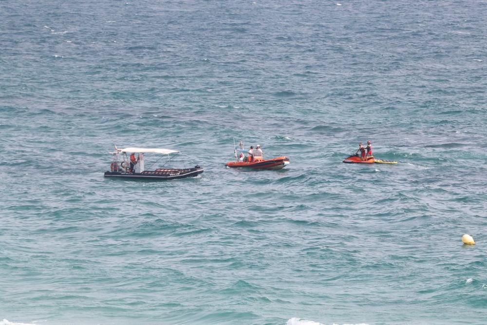 Las imágenes del accidente de avión en La Manga en el que ha muerto un piloto de la Patrulla Águila