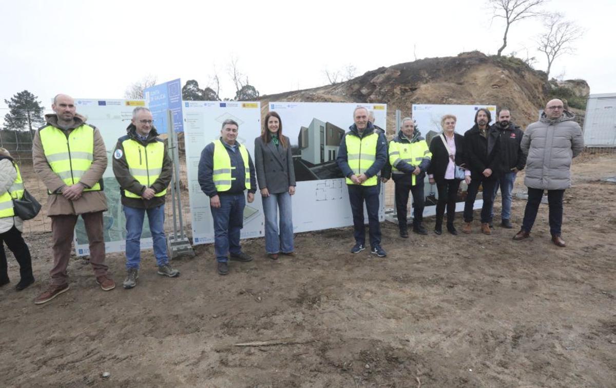 Inspección de la conselleira a las obras de la nueva base. | FDV