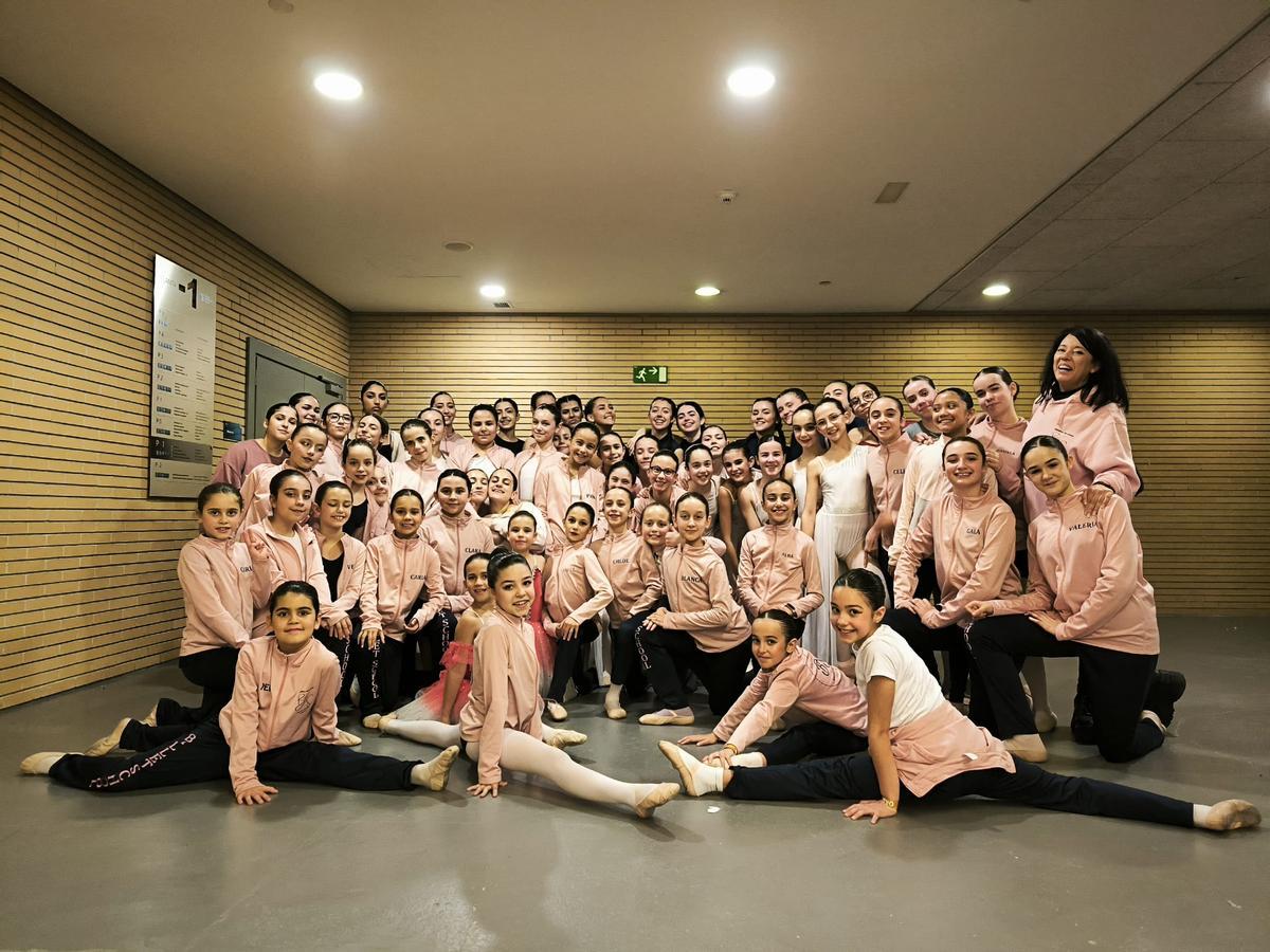 Participantes de clásico de Zamora en la ORBE 2026 junto a su directora, María Simón.