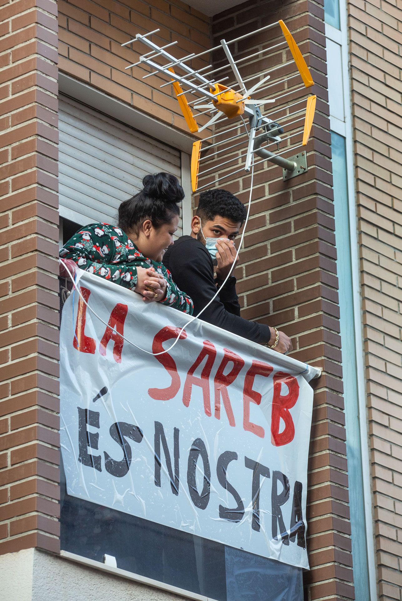 Paralizado el desahucio a una familia con dos menores en el barrio de Carolinas